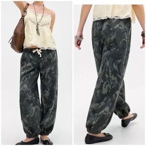 Out from Under Brenda Camo Balloon Joggers, military green, highwaisted, sz XS